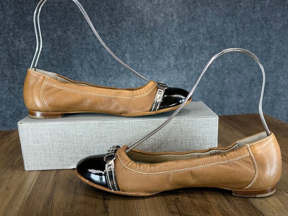 AGL D558034 Monika Ballet Flats SZ 39.5 Tan Leather Patent Cap Toe Buckle Italy